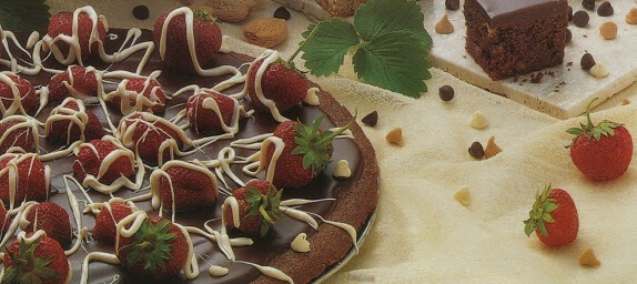 Chocolate Strawberry Pizza 🍫