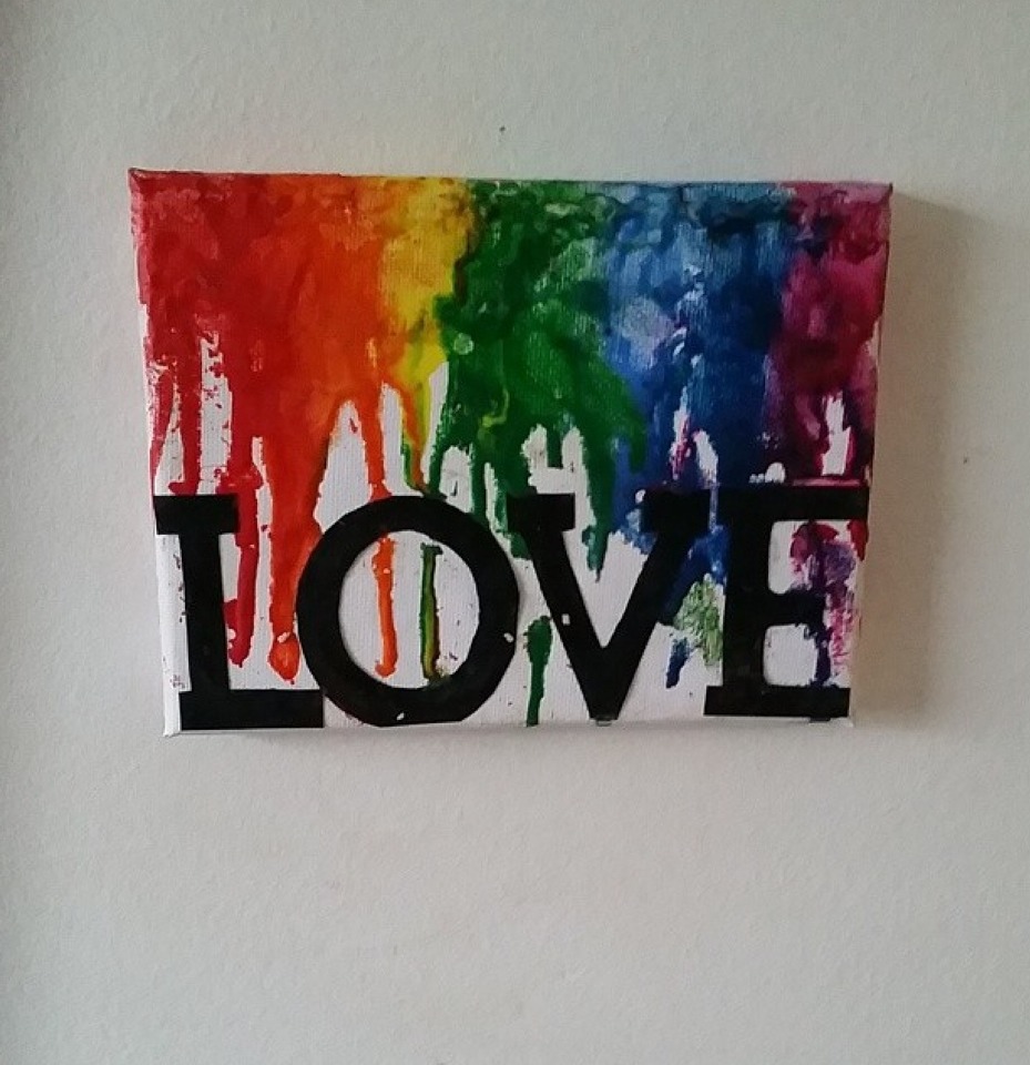 This is also another design! This was my first attempt of melting crayon art!