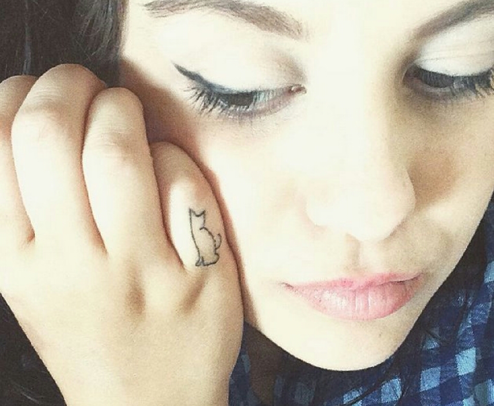   Beautiful Dainty Finger Tattoos For Women!