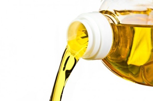 Next add the vegetable (or canola) oil. Use more sugar than oil to get a scrub. Add extra sugar as needed to make it less watery.