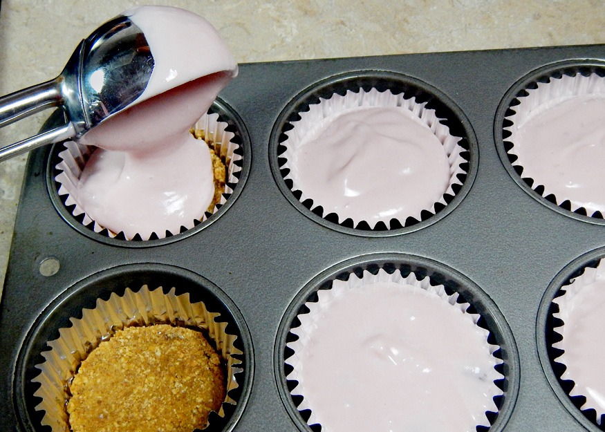 Skinny Mini Strawberry Cheesecakes