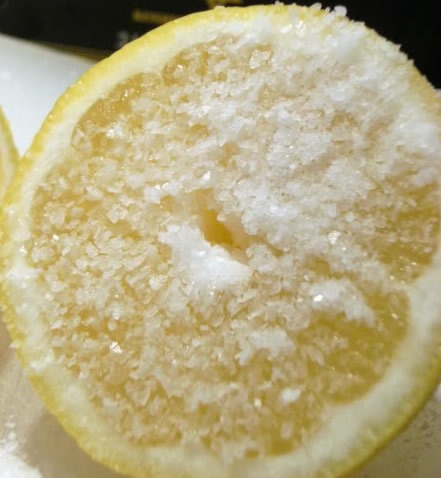 All u need is a lemon and sugar !!! Do this every night before bedtime !!! And ur going to have a nice skin every morning !! Its going to look amazing !!!