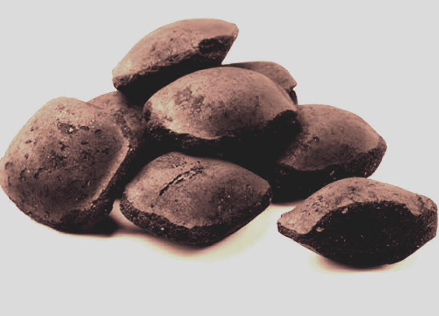 Method 2
Ingredients:
1/2 tsp activated charcoal
1 tsp cornstarch
1/2 teaspoon magnesium sulfate (Epsom salts)
4 teaspoons jojoba oil
1 teaspoon beeswax
1/2 teaspoon cocoa butter
