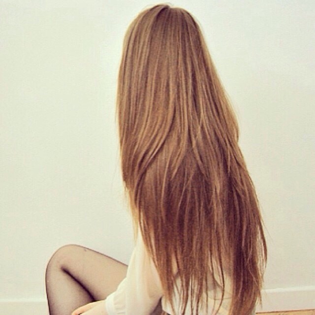 first you need to put the olive oil in the spray bottle
spray into hair/hands
massage evenly through hair (mainly at roots) for 4-5 minutes while hanging your head upside down from your bed
to make time go by faster watch tv, go on your phone, listen to music, or even somehow do homework