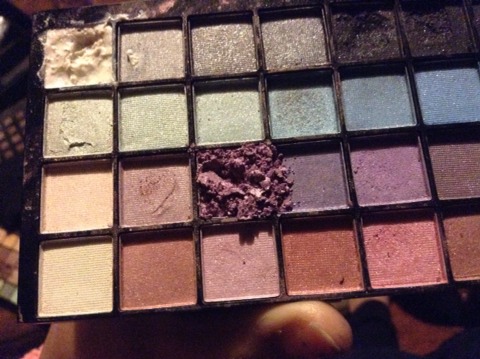 First break up the eyeshadow with the pen or toothpick