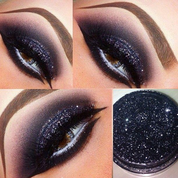 Glitter Cat-Eye - 10 Stylishly Festive Christmas Makeup Ideas.!!!