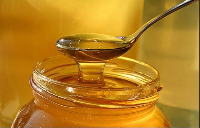 I Like to make a facial mask of mashed papaya with a little bit of honey to refresh and tone the skin after make this peeling.
And with this you don't waste anything.
