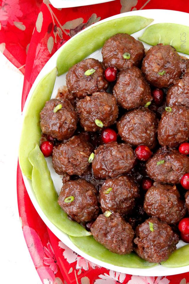 SWEET AND SPICY CRANBERRY MEATBALLS (SLOW COOKER) 