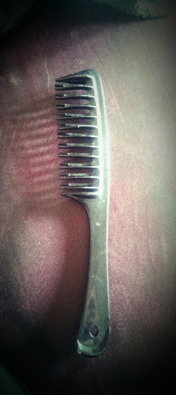 use a wide tooth comb for wet/damp hair. using a brush makes the hair prone to split ends and damage, as hair is at its weakest when it is wet. using a wide tooth comb de tangles the hair easily and minimises damage:)