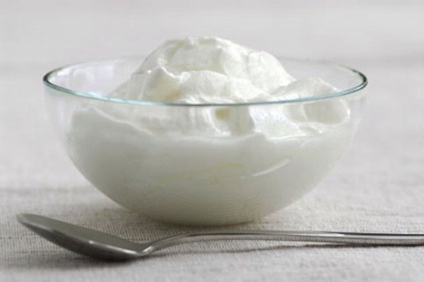 22. Make easy frozen yogurt.

Put yogurt in ice cube trays for a frozen yogurt treat without using an ice cream maker. Bon Appétit recommends Yoplait Whip because it maintains a fluffy texture even when it's frozen.



