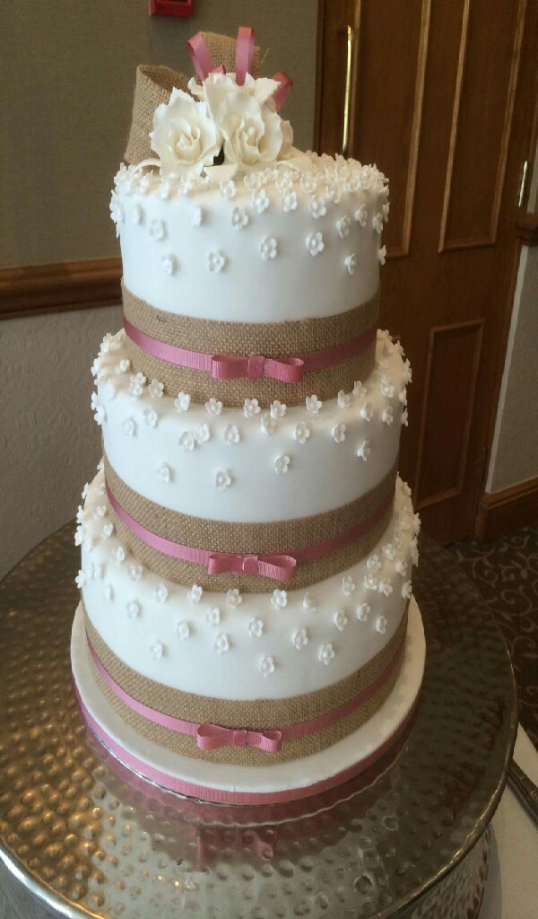 Beautiful wedding cakes.