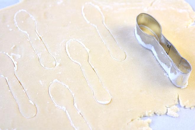 Ingredients
For The Cookies:
3 cups all-purpose flour
1 teaspoon baking powder
1 cup granulated sugar
2 sticks salted butter
1 egg
1 teaspoon vanilla extract
1 teaspoon almond extract
Cookie Recipe is from the fabulous Bake at 350