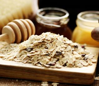 4. OATMEAL FACIL MASK!!!
If you’re looking for a quick pick-me-up that will leave you feeling and looking better, give yourself an oatmeal facial.