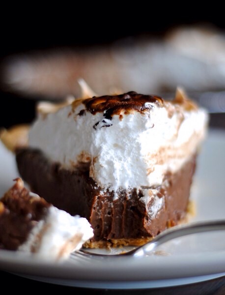 Marshmallow Topping:
3 egg whites
3 tbsp corn syrup
3/4 cup granulated sugar
1/8 tsp salt
1 tsp vanilla extract