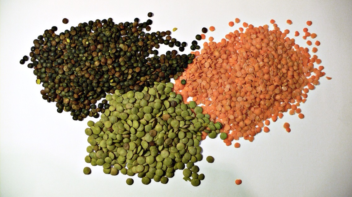 Lentils:
The fiber they contain will help keep you feeling good between meals, and will help your blood sugar levels from spiking.
