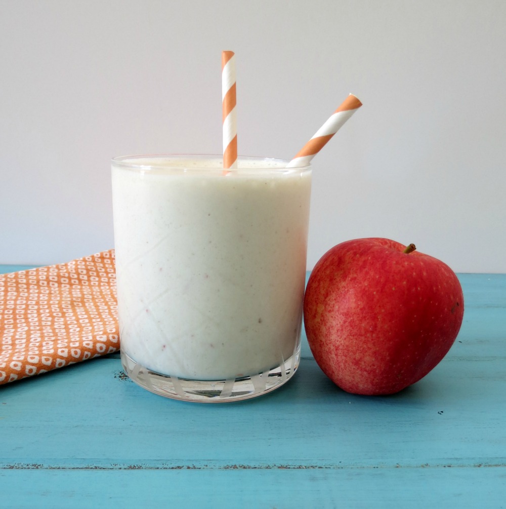 for a snack in between meals drink a protien shake and eat an apple. make sure u drink regular protien because whey protien or muscle milk make you gain weight. 