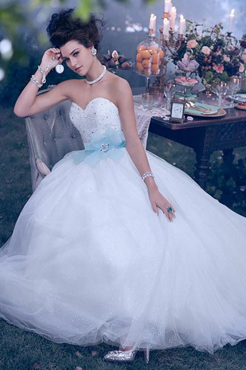 4. Cinderella
The double net skirt on this gown makes it glass-slipper-worthy.