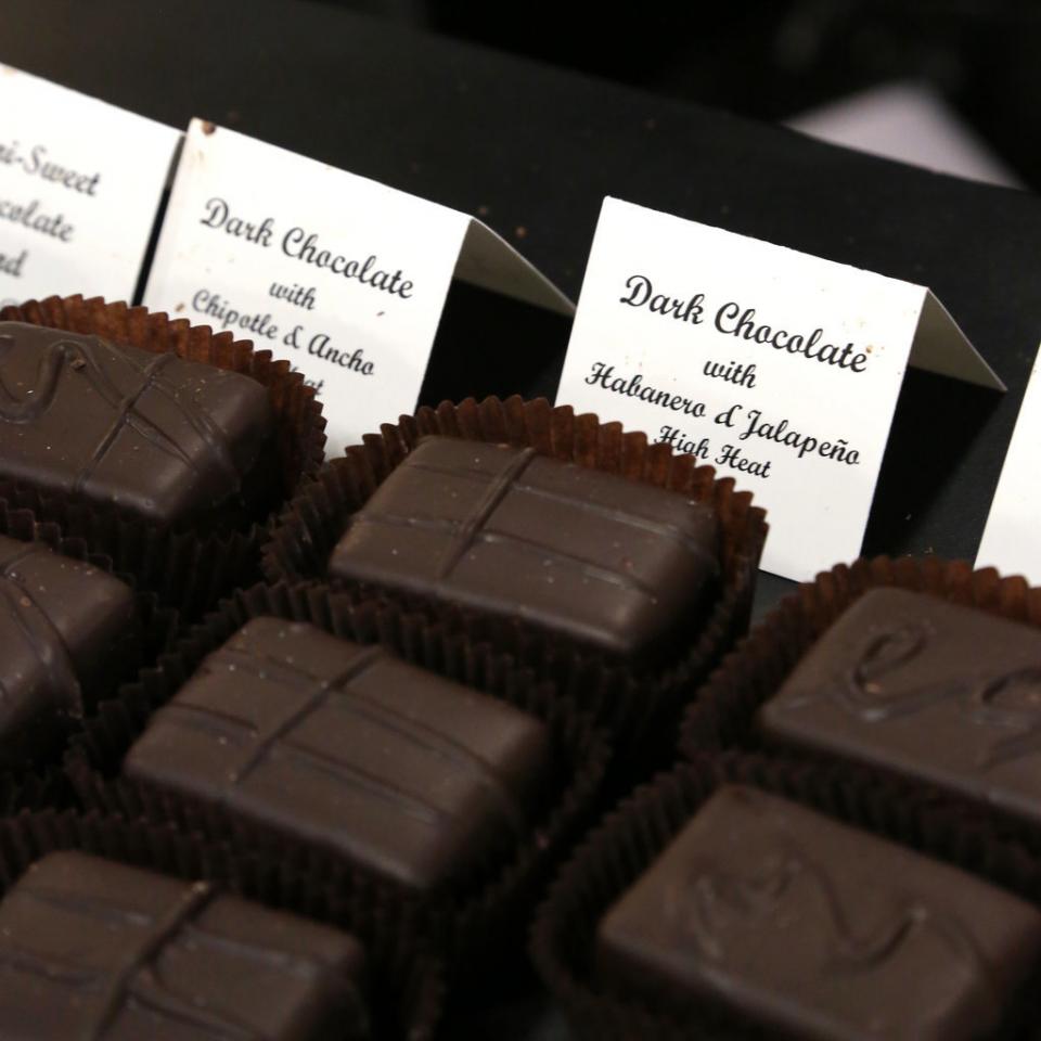 18. Dark Chocolate
People who eat a small square of dark chocolate a day report feeling fewer cravings for dessert, so stock up on high-quality chocolate to help you just say no to those cookies in the kitchen.