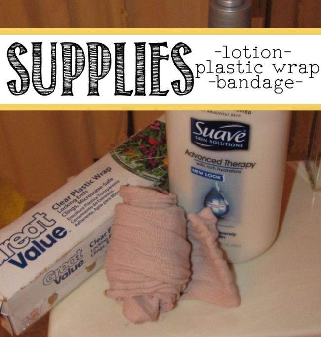 DIY body wrap supplies
1.-Lotion (it’s best if it contains something from the ocean: seaweed, kelp, mud. I couldn’t find any, so I just used what I had on-hand.)
2.-Clear plastic wrap
3.-Bandage wrap.