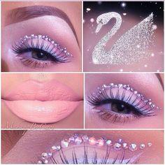 Glitter Cat-Eye - 10 Stylishly Festive Christmas Makeup Ideas.!!!