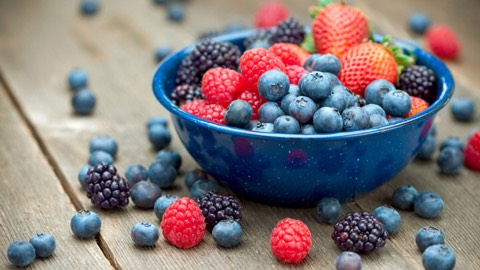 Mixed Berries
All the colorful berries of summer — think strawberries, raspberries, blackberries, and blueberries — are low in calories and high in water and fiber, so they’re a bloat-reducing way to satisfy your sweet tooth in swimsuit season (and all year-round!).
