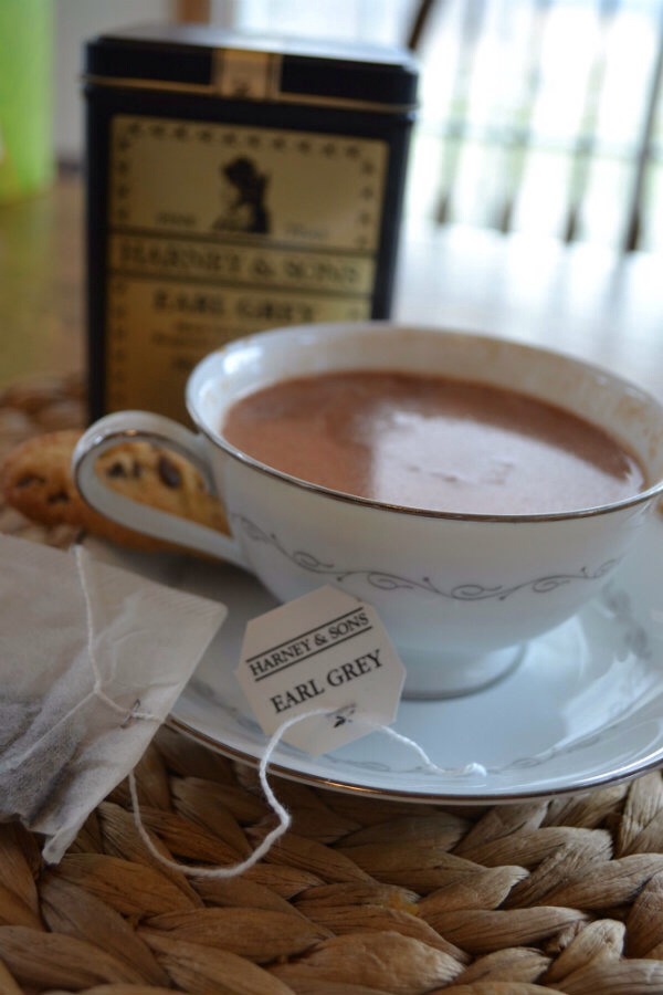 Drink and enjoy!!
I hope you try this Earl Grey hot chocolate. I felt like the tea really mellowed the chocolate flavor.