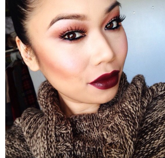 3. Warm neutral eyes & cheeks, wine lips. 