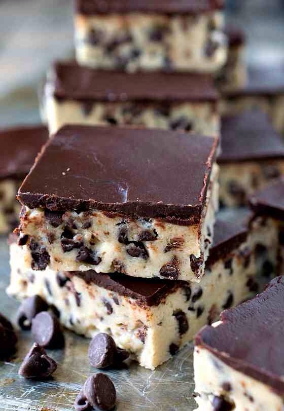 🍪Chocolate Chip Cookie Dough Bars🍫
No-bake, egg-free and decadently delicious!