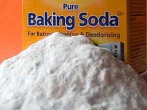Baking soda mask
Steps:
•Mix equal parts baking soda and water to form a thick paste
•Massage onto skin in a circular motion for 2 minutes
•Let sit for fifteen to 20 minutes
•Rinse thoroughly and pat skin dry