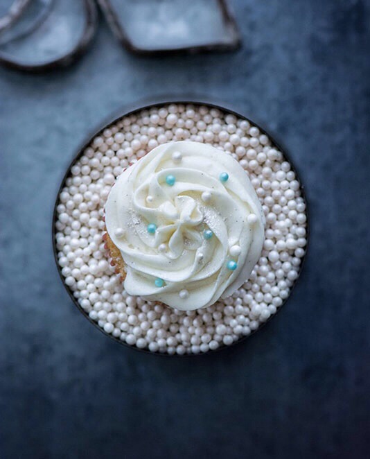 14. Prosecco Cupcakes
OK, so technically prosecco isn’t champagne, but it’s close enough, and these cupcakes do both champagne and prosecco justice.
