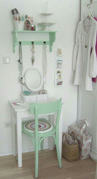 don't have enough room???
small vanity ideas!!!