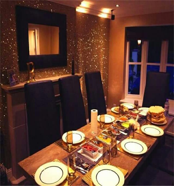 For all use girlie's that love glitter. hear are sum glittery wall paper ideas. 
