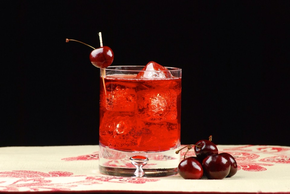 POP MY CHERRY
1/2 oz cherry vodka
1/4 oz triple sec
1/4 oz orange juice