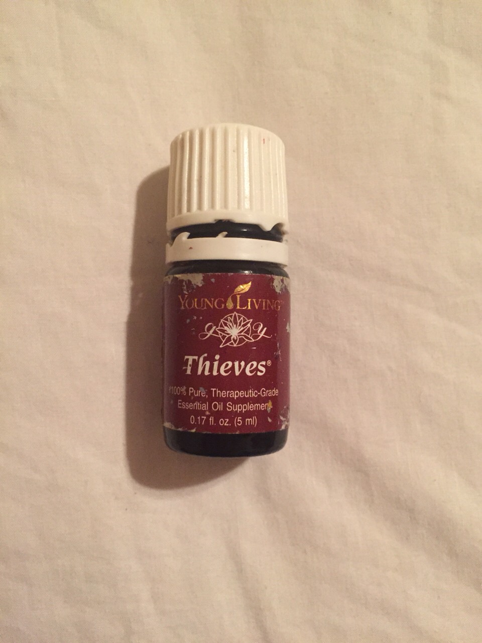 thieves:
• blend of rosemary, lemon, clove, cinnamon & eucalyptus