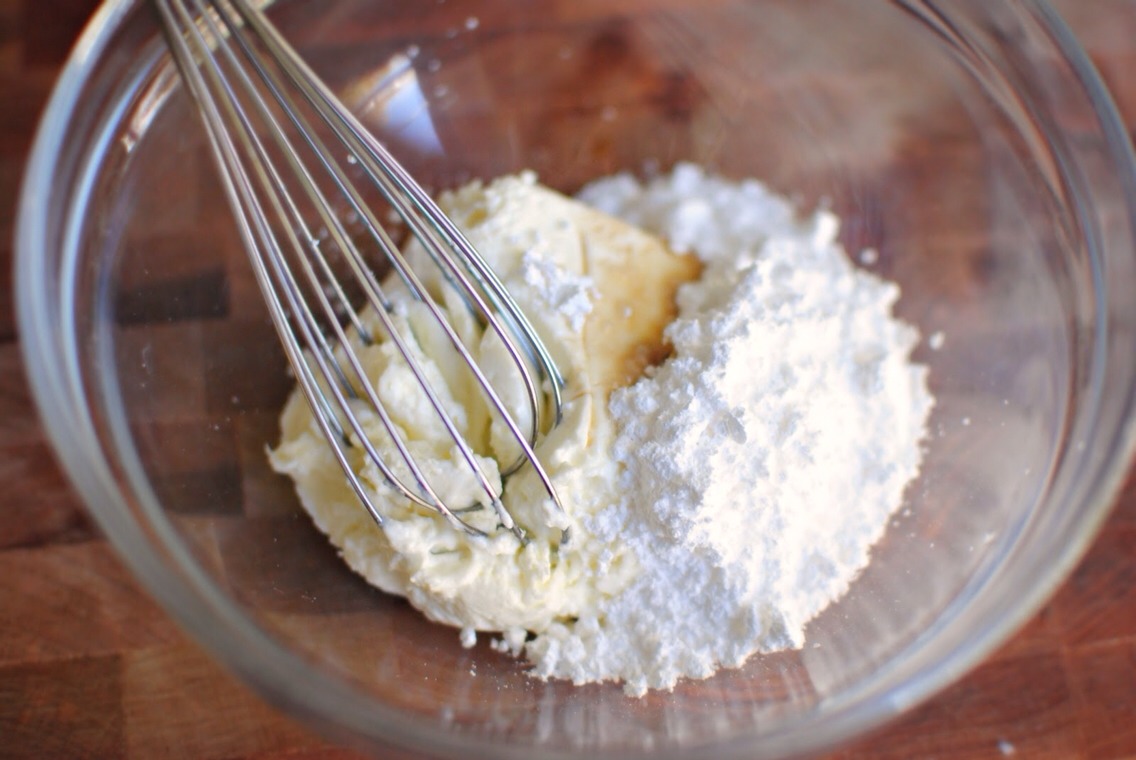 Beat the cream cheese and confectioners’ sugar until smooth and then add the remaining Nutella to the cream cheese mixture, and continue beating until combined. 🍰🙈

 