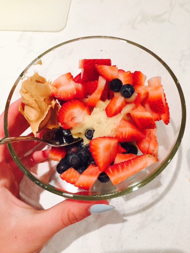 Delicious Banana NICE cream! With a few freshly cut strawberries and a Tbs of peanut butter for an extra protein booster and sweet flavour! <3 One of my Favourite snacks 