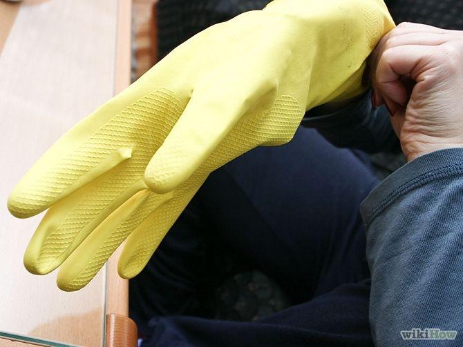 Protect your nails while washing dishes. You can do this by wearing a simple pair of rubber gloves. This is truly one of the easiest steps to keeping your nails healthy and strong.
