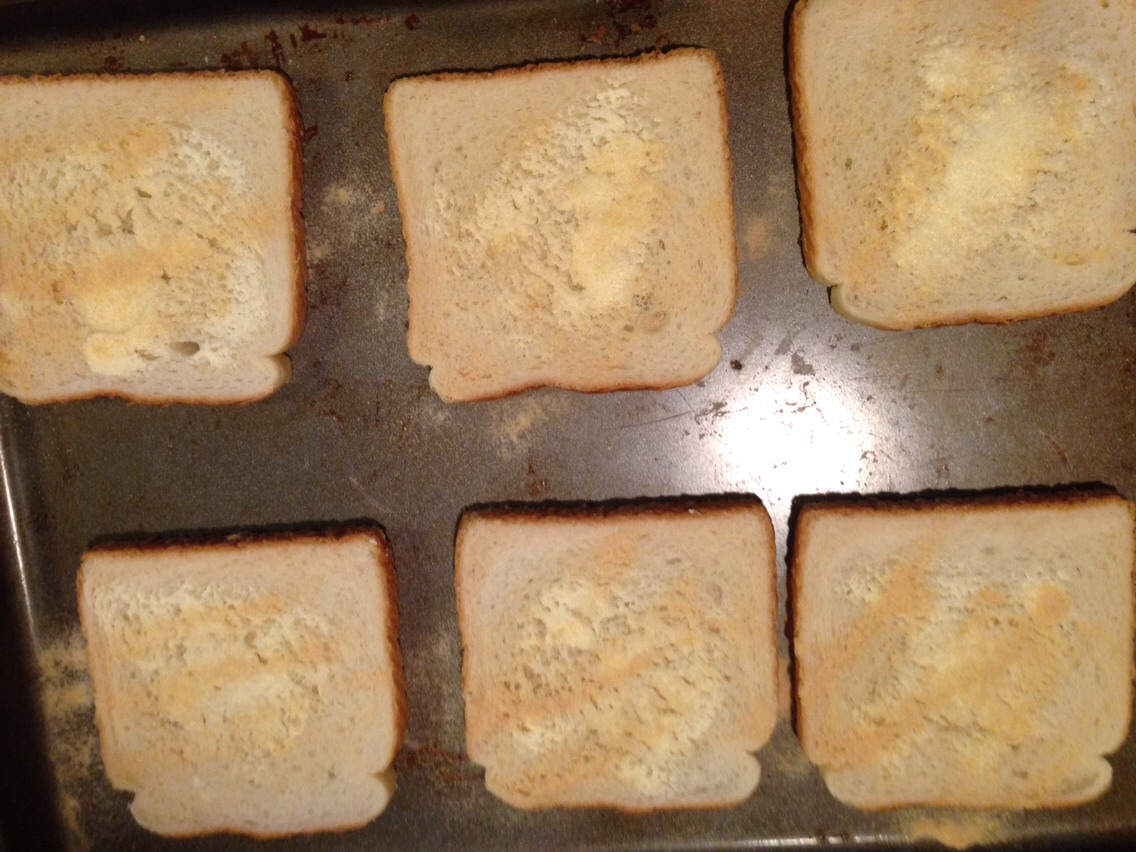 Now, shake some garlic powder on the bread- the more power you put on the more garlic taste it will have- 