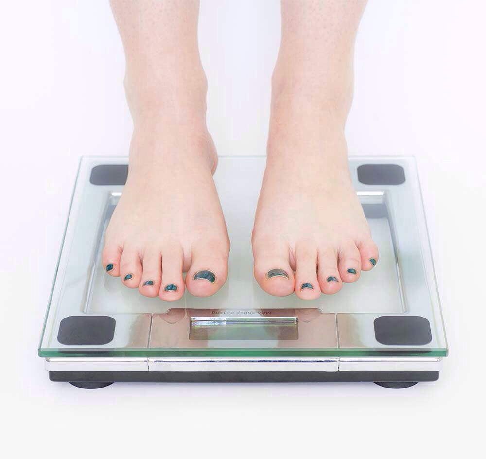 🚫Mistake #7: Focusing too much on the scale. Disappointed the numbers on your scale aren't moving? Many factors can play into a person’s weight including body composition, hydration levels and food you’ve eaten. Weight can fluctuate, so jumping on the scale daily won't give an accurate reading!

