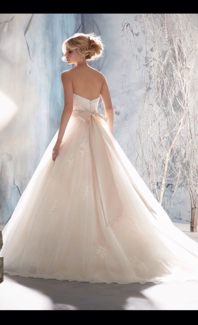 Beautiful Wedding Dresses UNDER $500! π #tipit
