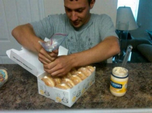 Mayonnaise-filled donuts