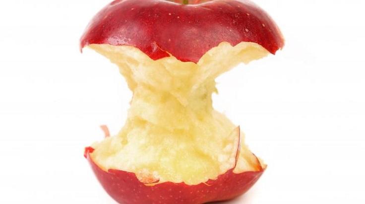 Decreases the Risk of Diabetes
You can control your diabetes with healthy lifestyle and proper nutrition. Apples are one of those divine food that can help keep the diabetes away. People who eat one apple a day, are way too far from this disease.