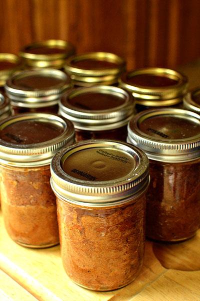 While jars are still warm, add lids. Screw on tightly.