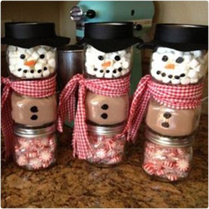 Snow Men made of Jars
In this picture it's for hot chocolate, but really it can be candy or cake.... Any thing you want!