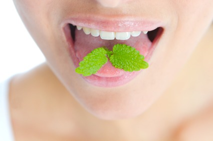 5. Healing & fresh breath - It helps in healing of wounds quickly.Lemon have essential nutrients which helps in strengthening of bones and connective tissues.It relieves from tooth pain and inflammation of gums.