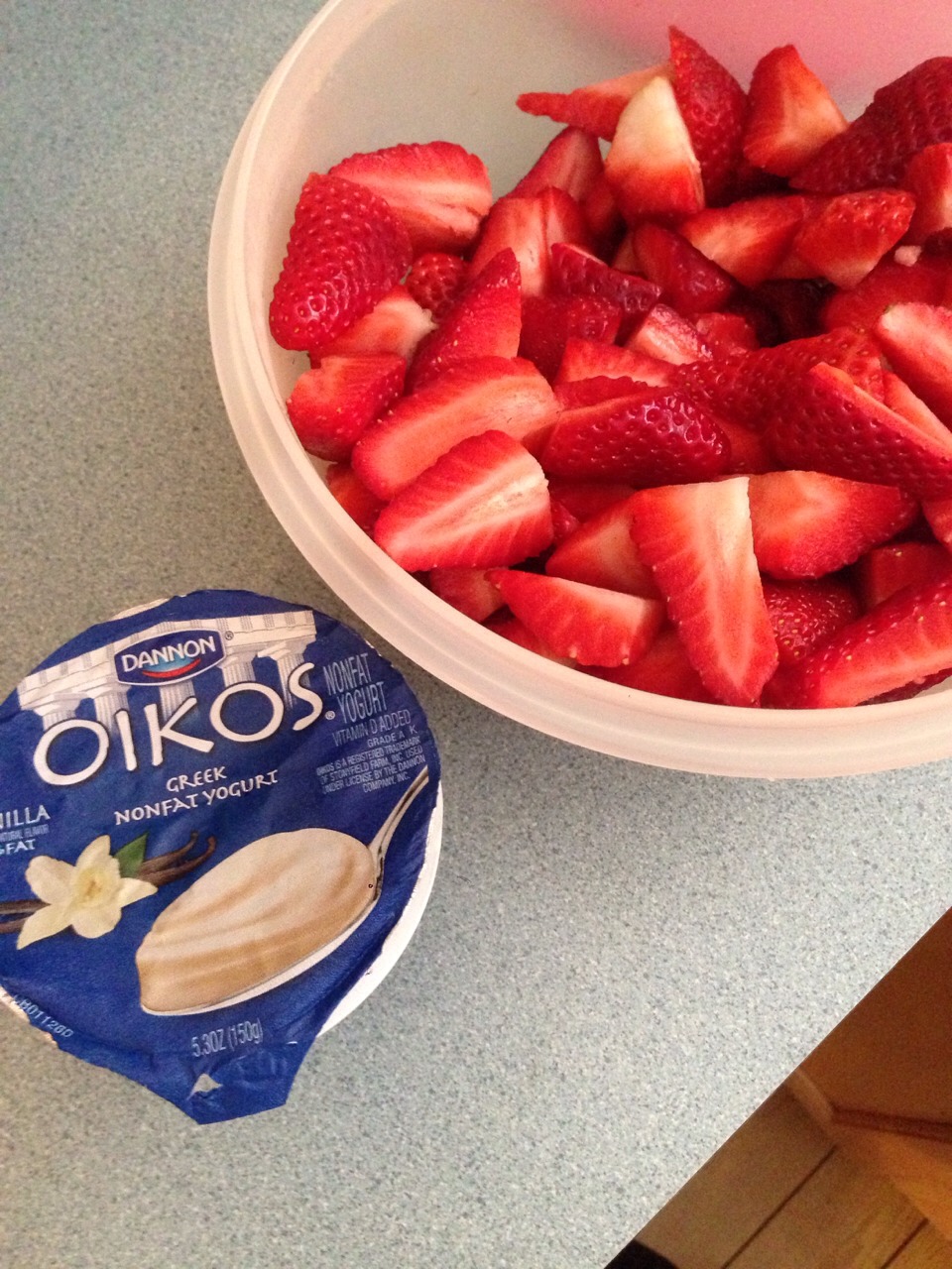 •1 small container of Oikos Greek Yogurt (You can use whatever flavor.)
•1/4 a cup of strawberries (I like fresh & organic, but frozen work as well)
•Some ice cubes, this part you can just guess until you're happy.
• Banana
Blend it and then there you go!(: