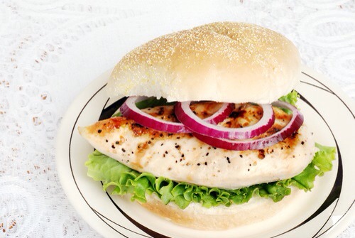 3. Pesto grilled chicken sandwich
You can try this sandwich in restaurant style if you want to get a lot of phytonutrients, protein, fiber and of course plenty of taste. Such great lunch as grilled chicken helps you curb the appetite for the long day. And enjoy the healthy food!