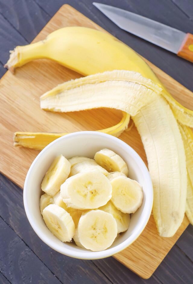 Finally, add sliced banana over the top and enjoy!