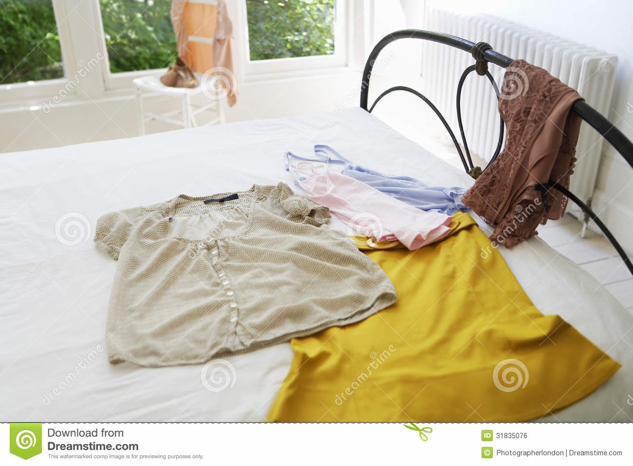 Pick out your outfit the night before. Include shoes, jewelry, and any other accessories like belts or hair bows.