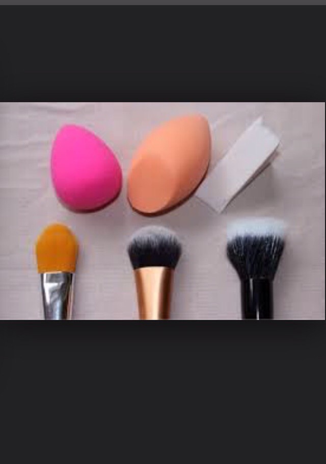 These are some great products to apply foundation correctly and fully
